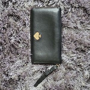 Large zip Kate Spade wallet in black pebbled leather
